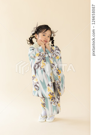 Cute girl in kimono 126658087