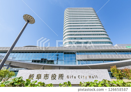 岐阜縣岐阜市晴朗天氣中的岐阜市政廳 126658587