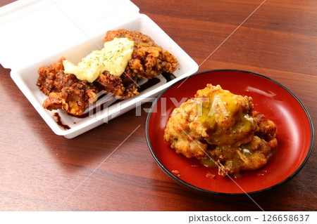 Fried chicken dishes at an izakaya and fried chicken for takeaway 126658637