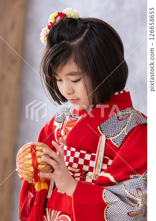Cute girl in kimono for Shichigosan 7 years old 126658655