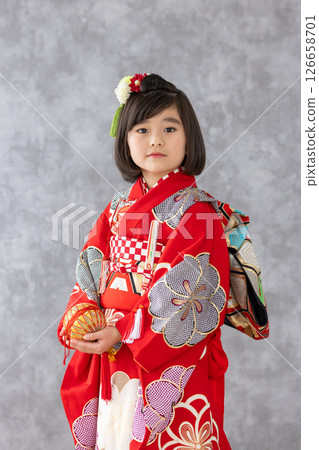 Cute girl in kimono for Shichigosan 7 years old 126658701