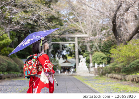 Cute girl in kimono for Shichigosan 7 years old Cute girl in kimono for Shichigosan 7 years old 126658920
