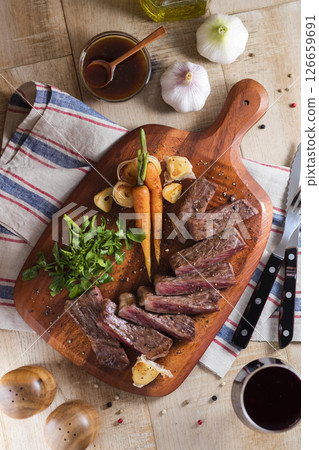 和牛牛肉沙朗牛排 126659691