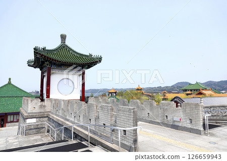 Tottori Prefecture Roadside Station Enchoen and the Chinese Garden are connected by the Great Wall-like Jinshanling Bridge (pedestrian bridge) elevator tower Tottori Prefecture Roadside Station Enchoen and the Chinese Garden are connected by the Great Wall-like Jinshanling Bridge (pedestrian bridge) elevator tower 126659943
