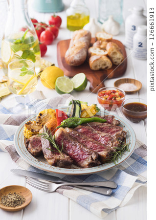 和牛牛肉沙朗牛排 126661913