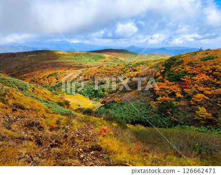 Climbing Mount Kurikoma in autumn (Ubunuma to Higashi-Kurikoma) 126662471