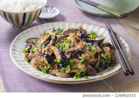 用茄子和豬肉炒的味噌 用茄子和豬肉炒的味噌 126662833