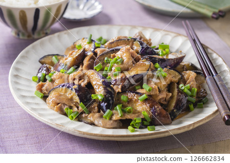 用茄子和豬肉炒的味噌 用茄子和豬肉炒的味噌 126662834
