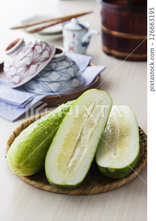Kaga's thick cucumber 126663195