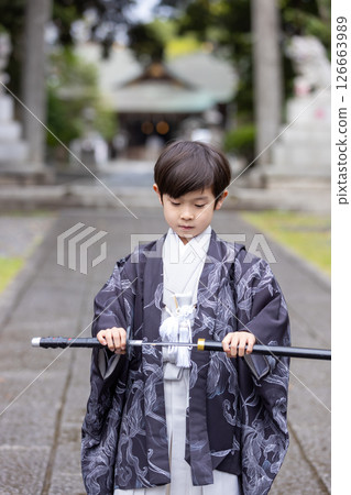 穿著和服的 5 歲男孩 穿著和服的 5 歲男孩 126663989