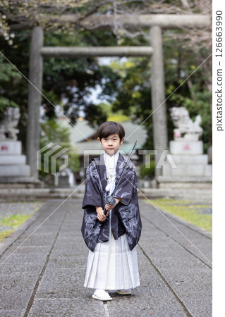 Boy wearing a kimono for Shichigosan, 5 years old 126663990