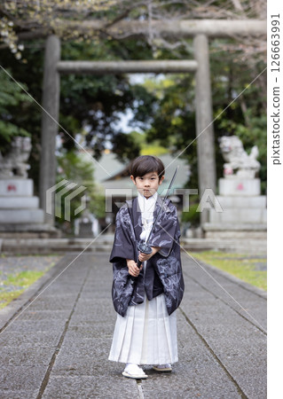 Boy wearing a kimono for Shichigosan, 5 years old Boy wearing a kimono for Shichigosan, 5 years old 126663991