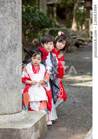 Cute girls and boys in Shichigosan kimonos Cute girls and boys in Shichigosan kimonos 126663994
