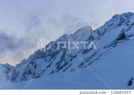 立山的春天，蒸氣繚繞的雪景，神秘的山景，劍山 126665857