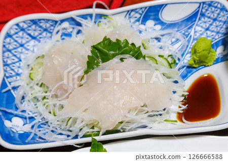 大眼鯛生魚片等等。在南伊豆的一家賓館享用美味的晚餐。 Hirizohama Nakagi 南伊豆鎮 伊豆半島 靜岡縣 2024 大眼鯛生魚片等等。在南伊豆的一家賓館享用美味的晚餐。 Hirizohama Nakagi 南伊豆鎮 伊豆半島 靜岡縣 2024 126666588