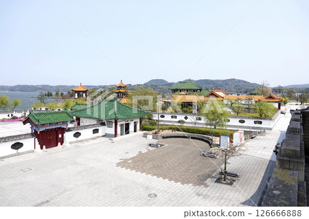 鳥取縣延壽園 從形似中國長城的步行橋(金山嶺橋)上欣賞中國園林和東鄉湖 鳥取縣延壽園 從形似中國長城的步行橋(金山嶺橋)上欣賞中國園林和東鄉湖 126666888