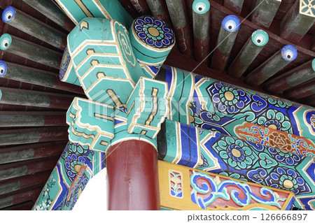 鳥取縣延長園入口處延長門屋簷下的裝飾 126666897