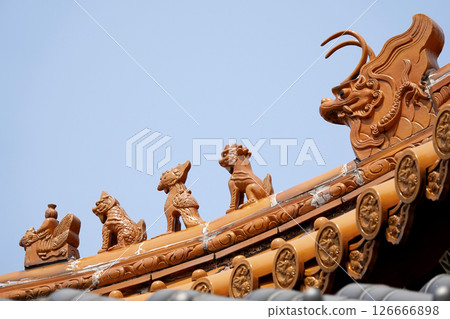 Enchomon Gate, Enchoen Garden, Tottori Prefecture, roof decoration Enchomon Gate, Enchoen Garden, Tottori Prefecture, roof decoration 126666898