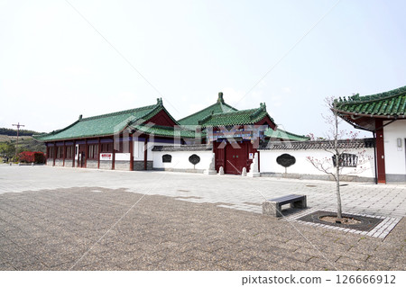 Gate to the administration office building next to the entrance of Enchoen Garden, Tottori Prefecture 126666912
