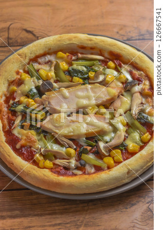 Smoked chicken pizza 126667541