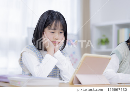 Learning: A girl who doesn't want to study 126667580