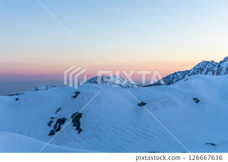 黎明時分，立山連峰和金星線的絕美景色 126667636