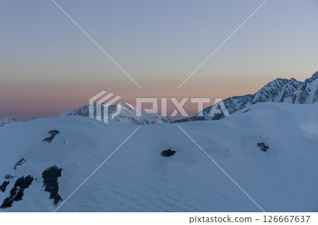 黎明時分，立山連峰和金星線的絕美景色 126667637