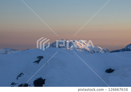 A fantastic view of the Tateyama mountain range and Venus Line at dawn 126667638