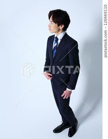 Image of a stylish businessman 126669110