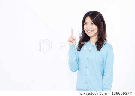 指著手指的女人 126669877