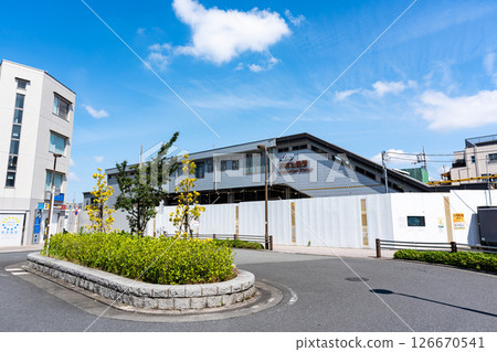 Rotary in front of Asaka Park Station, blue spring sky, Minami-Karasuyama 2-chome, Setagaya-ku, Tokyo 126670541