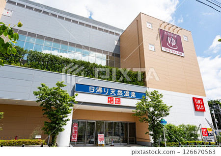 東京都世田谷區千歲台3丁目優衣庫世田谷千歲台店入口，藍色春日 126670563