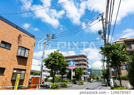 從前澤通往東京燃氣世田谷天然氣站的景色，藍色春天的天空，東京世田谷區Kasuya 1丁目 126670567