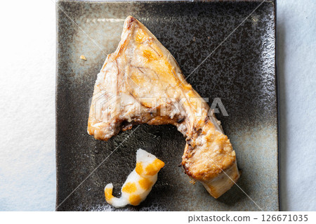 [食材] 蘿蔔泥和鹽烤黃尾魚 126671035