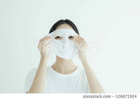 Woman with facepack 126671924