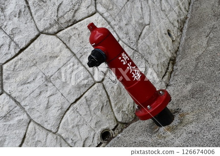 道路上安裝的滅火器 道路上安裝的滅火器 126674006