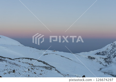 清晨的奧田日山和夢幻般的金星帶，以及立山延魔台的日出 126674297