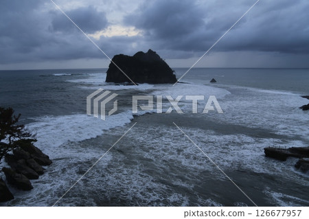 The stormy sea of Nishiizu The stormy sea of Nishiizu 126677957