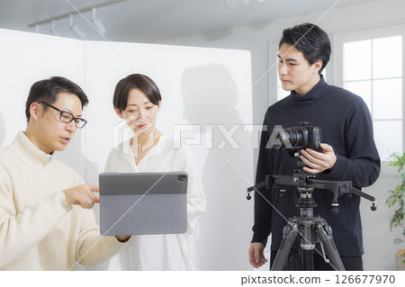 男攝影師拍攝影片 126677970