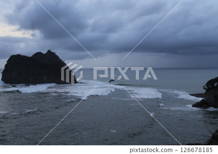 西伊豆的驚濤駭浪 西伊豆的驚濤駭浪 126678185