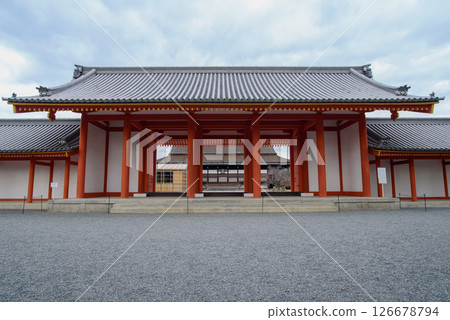 Chenming gate of the Kyoto Imperial Palace Chenming gate of the Kyoto Imperial Palace 126678794