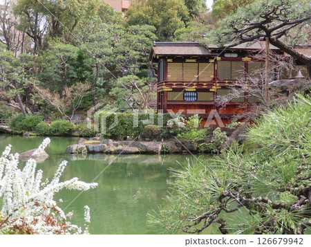 Sorakuen Garden, the only Japanese garden in Kobe City's city park, is an important cultural property, with its boathouse and pond 126679942