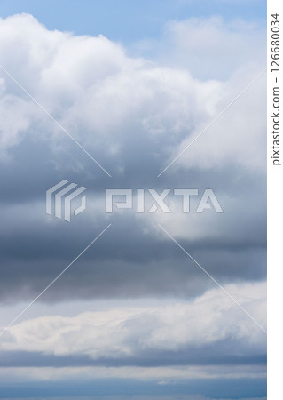 From the mountains in May, a sky lined with gloomy clouds 05 126680034