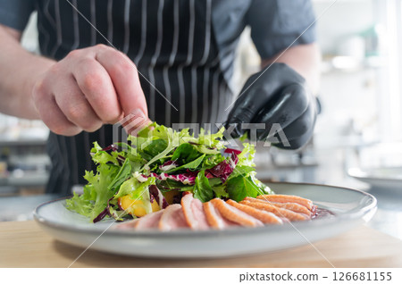 The chef serves roast duck. The chef serves roast duck. 126681155
