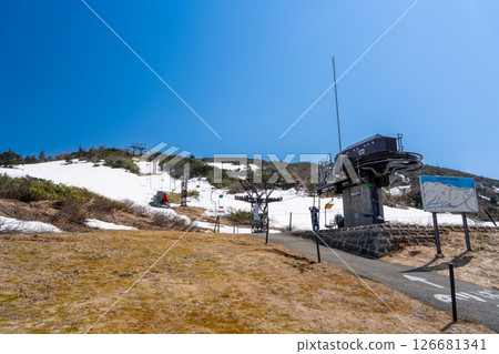山形縣上山市藏王刈田纜車上仍有積雪 126681341