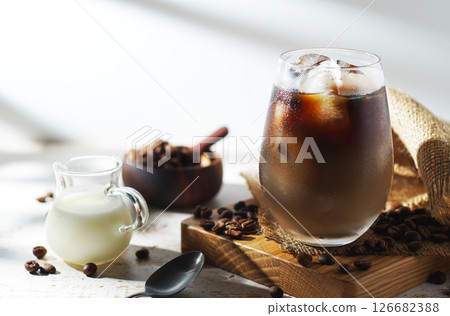 Iced Cafe Au Lait 126682388