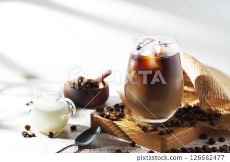 Iced Cafe Au Lait 126682477
