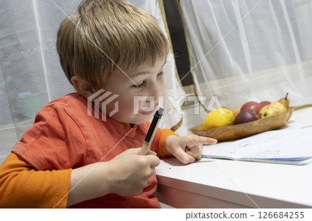 Preschooler kid drawing and learning, having fun at home 126684255