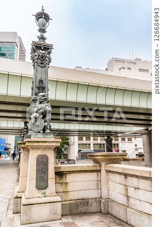 東海道的起點、日本橋（重要文化財產）獅子像與東京市徽 126684943