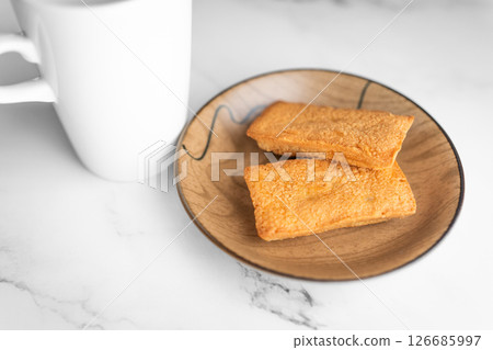 Freshly baked sweets lined up on a wooden plate③ 126685997